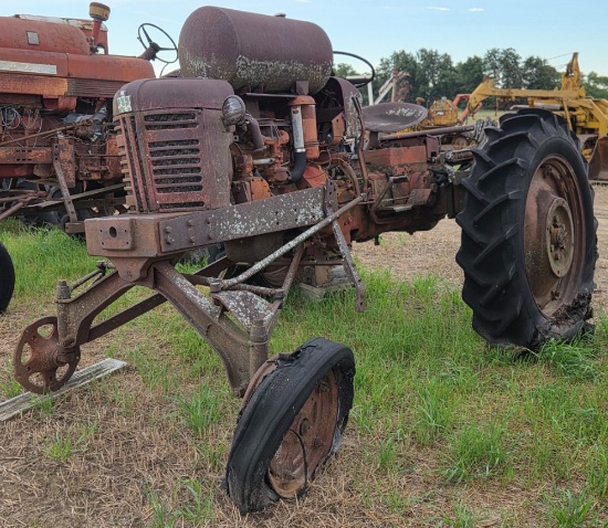 International 300 Utility LP High Crop