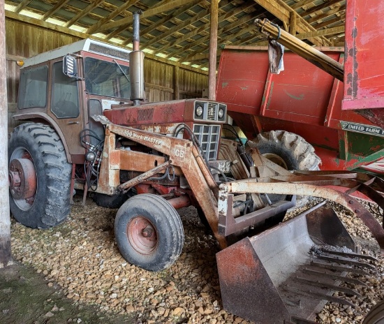 1974 International 1066 with Loader