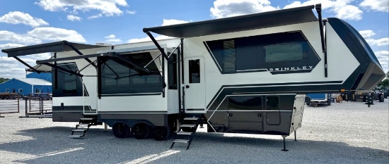 2024 Brinkley 40' G3500 Fifth Wheel