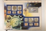 1986 US MINT SET (UNC) P/D ON LARGE INFO CARD