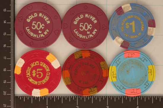 6 PLASTIC CASINO CHIPS / TOKENS: 2- 50 CENT GOLD