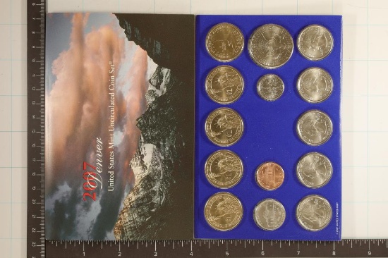 2007 US MINT SET (UNC) P/D IN PLASTIC CARDS