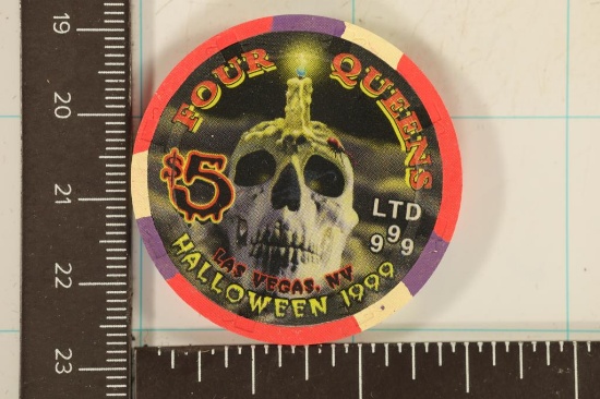 $5 FOUR QUEENS CASINO CHIP 1999 HALLOWEEN