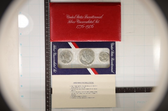 1976 SILVER 3 COIN BICENTENNIAL UNC SET IN RED