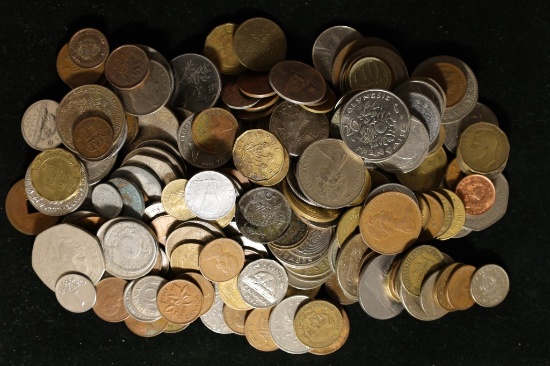 32 OZ. OF ASSORTED FOREIGN COINS, MANY COUNTRIES