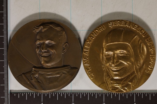 2-2.5" RUSSIA ASTRONAUT SPACE MEDALS: 3.88 OZ AND
