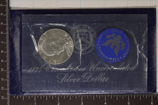 1974 IKE SILVER DOLLAR (BLUE PACK)