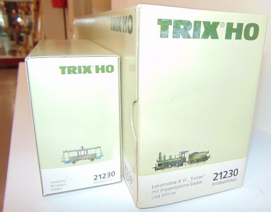Trix HO 21230 King Ludwig Loco & Car
