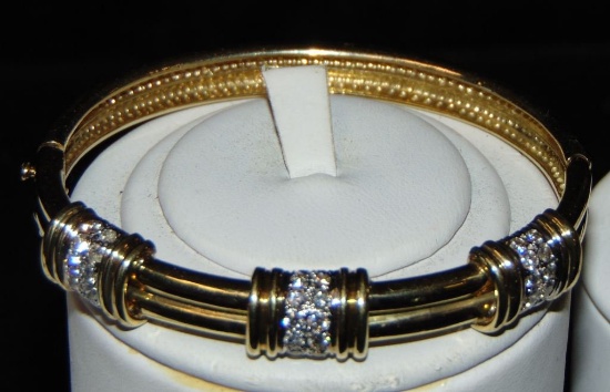 Yellow Gold Hinged Diamond Bangle Bracelet.
