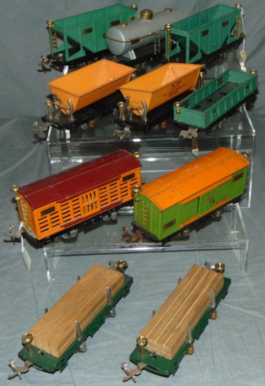 9 Lionel 800 Series Freight Cars