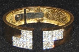 18 kt Yellow Gold Hinged Bangle.