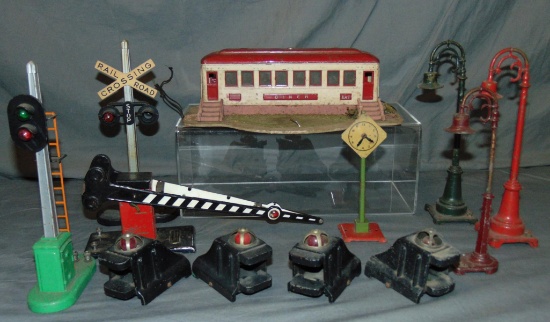 12 Prewar Lionel Accessories