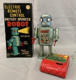 R-35 Electric Remote Control Battery Op Robot.