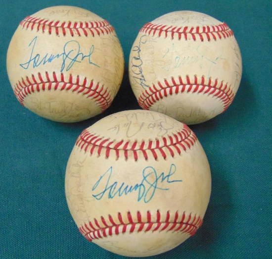 (3) 1986 NY Yankees Team Signed Baseballs