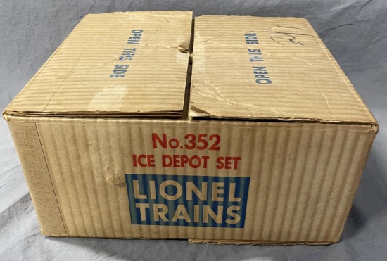 NMINT Boxed Lionel 352 Ice Depot Set