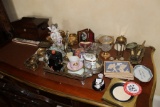 Contents Desk Top, Various Decorative Items, figurines, wall hangings, plat