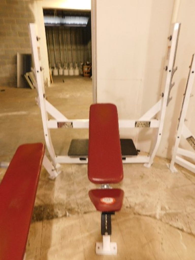 Lot Hammer Strength Incline Bench Press Bench Proxibid Auctions