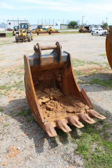 Hensley 36" Excavator Bucket w/side cutters