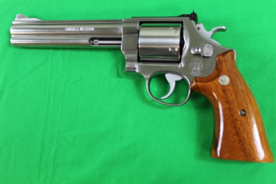 Smith & Wesson model 657, caliber 41 magnum, s/n BH84429.  Stainless steel,