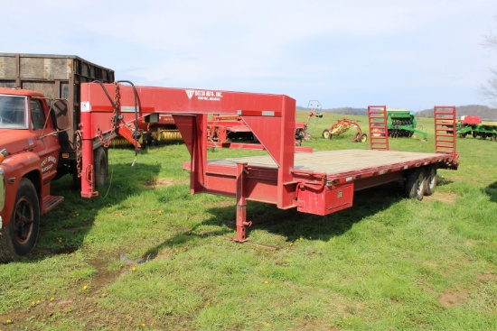 1999 Delta Manufacturing Gooseneck, 24' Flatbed, Dovetail w/ Ramps, Factory