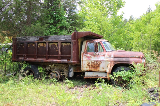 Ford F750 Series Custom Cab Tandem Axle Dump Truck, 4 x 2 Speed, Non-Runnin