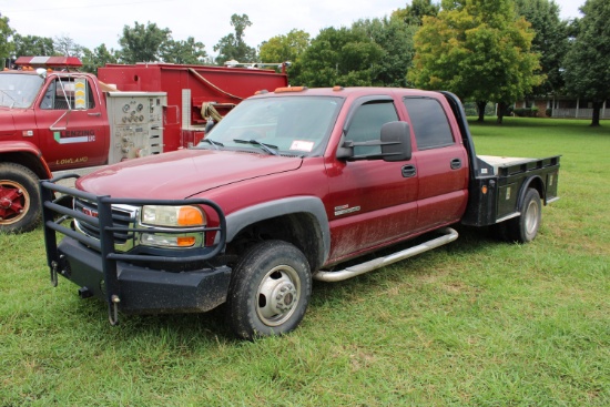 2004 GMC 3500 Flatbed Truck w/ Duramax Diesel Engine, Automatic Transmissio