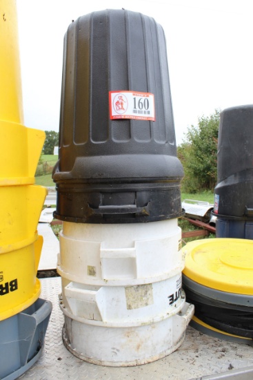 (5) Plastic Trash Cans