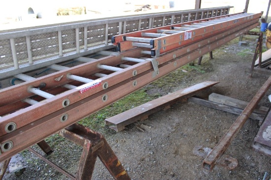 40' Fiberglass Extension Ladder