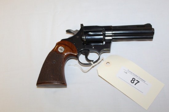 Colt Diamondback .22 LR s/n D25155