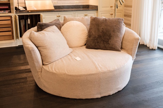 Round double chair w/faux fur upholstery, Approx.   6'D x 33"H w/6 throw pi