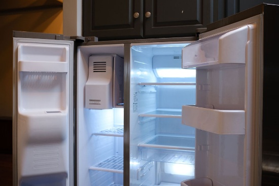 Samsung side by side Refrigerator,  Model RS261MDRS/XAA S/N JJ664BBD900127B
