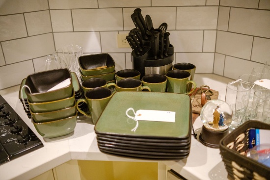 Assorted lot of glass ware, China, microwave, stoneware, set of Farber ware