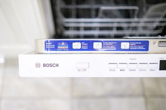 Bosch Dishwasher, Silence plus 44 dba Model # SHP65T52UC/01 - FD950200659