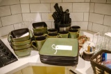 Assorted lot of glass ware, China, microwave, stoneware, set of Farber ware