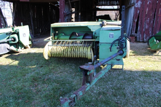 John Deere 336 Square Bailer w/kicker