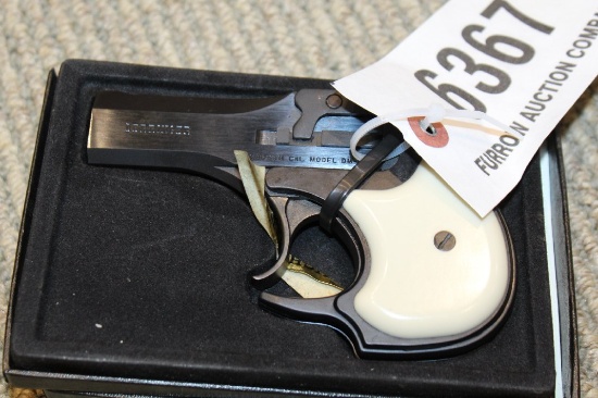 High Standard Derringer Model Dm-101, .22 Wmr, S/n 2376229. Location: Tenne