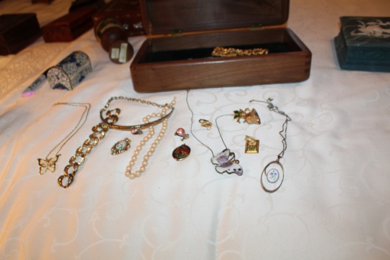 Large Decorative Wooden Jewelry Box With Collection Of Costume Jewelry (7 N