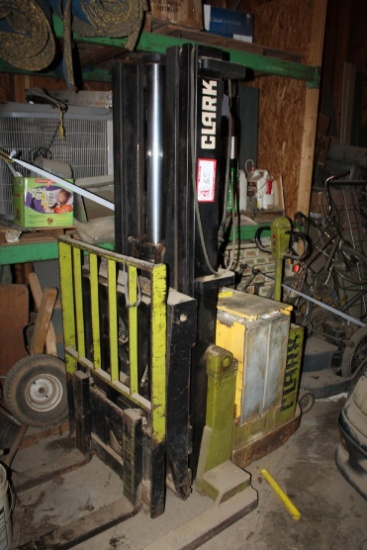 Clark 2200 Lb Capacity Electric Walk Behind Forklift (not Running) Needs Ba