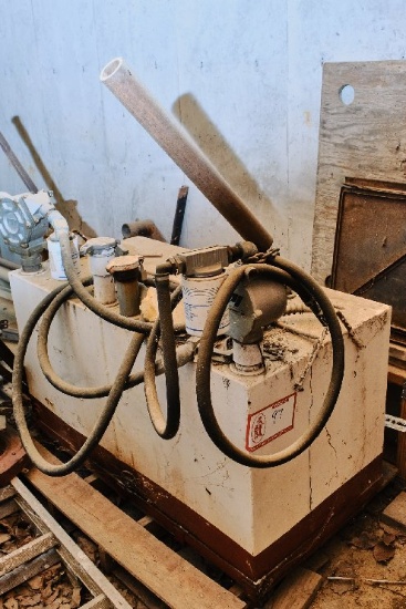 100 Gallon Fuel Tank With 2 Manual Pumps