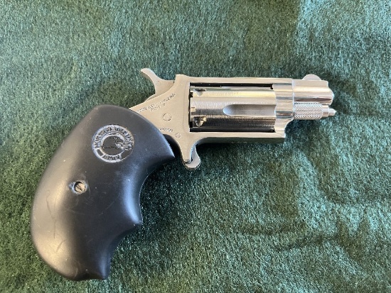 North American Arms 22 Magnum with North American Arm Oversized Grips SN E1