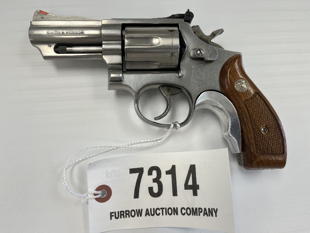 Smith & Wesson シルバーリボルバー MODEL 432 THE ULTIMATE CARRY REVOLVER TITANIUM CYLINDER NO LOCK