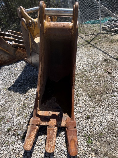 (1) CAT 320 Bucket - Size 24 in