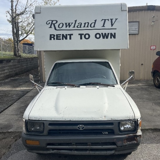 1992 Toyota Box Truck 4x2