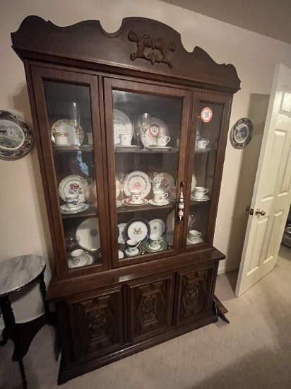 Wooden China Cabinet with 2 Glass Display Panels with 1 Glass Door