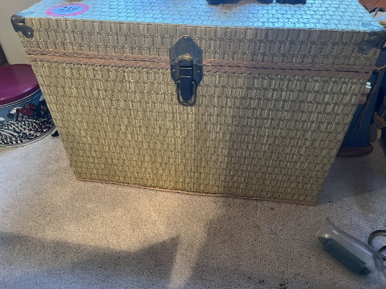 Wicker Trunk with Lid