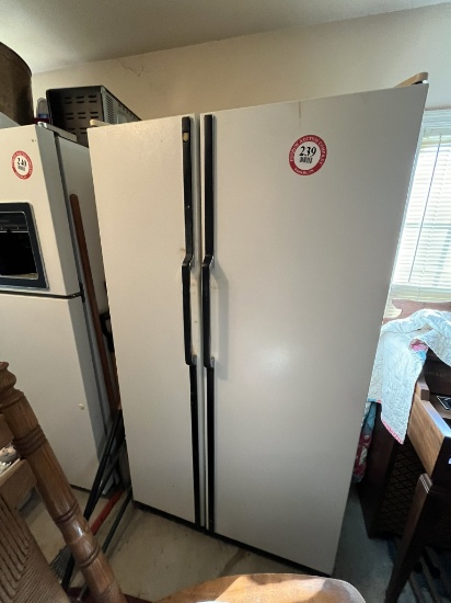 GE Side by Side Refrigerator/Freezer