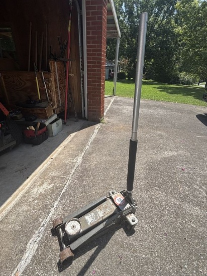 Pittsburgh 3-Ton Low Profile Floor Jack