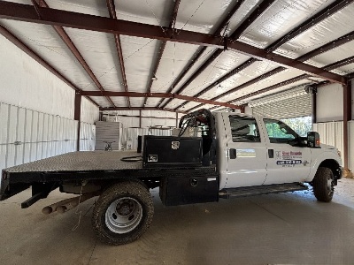 2015 Ford F-350 Super Duty Crew Cab 4x4 Dually (DRW) Flatbed Truck