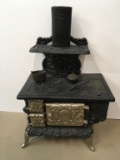 VINTAGE FAVORITE CAST IRON SALESMAN / TOY STOVE