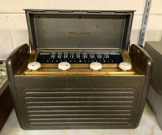 Vintage General Electric AM Radio